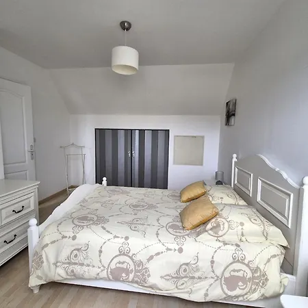펜션 Seafront With Garden In Denneville, Cleaning Included Denneville