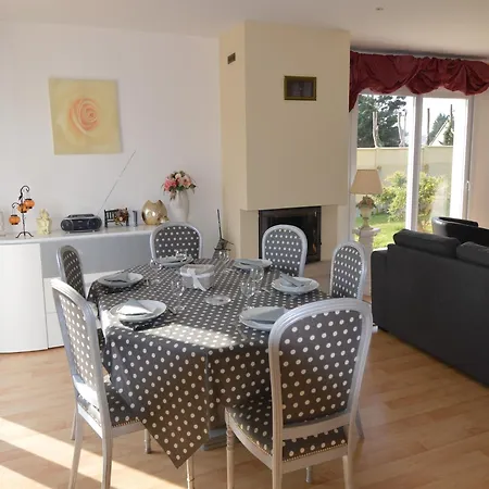 Coastal Escape, Cleaning Included Denneville